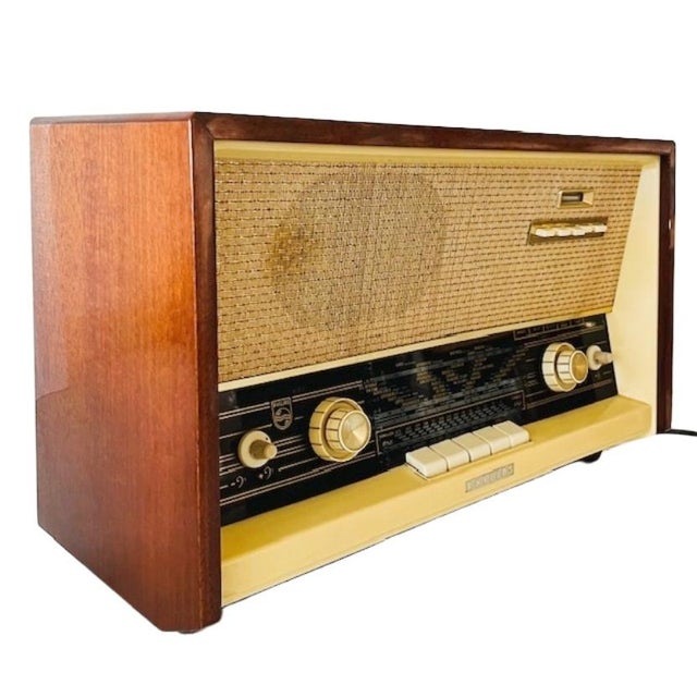 Wood Vintage Tube Radio in Teak from Philips, 1960s For Sale - Image 7 of 10