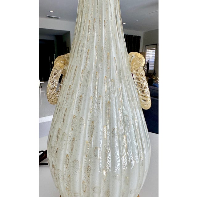 White Large Barbini Murano White Gold Ribbed Glass Table Lamp For Sale - Image 8 of 11