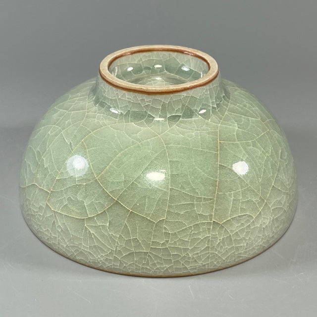 China Vintage‑Style Light Green Crackle‑Glaze Celadon Bowl With Brown Rim For Sale - Image 6 of 6