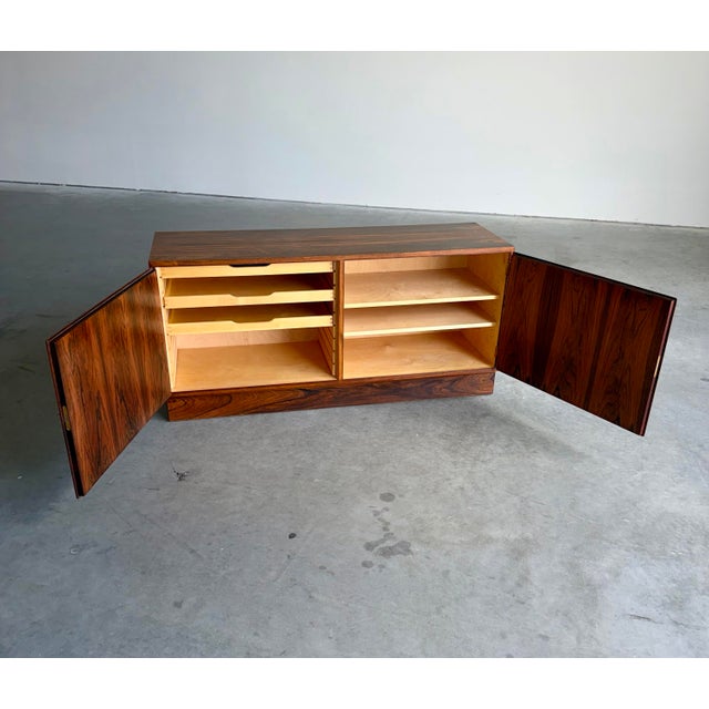 Mid Century Modern Poul Hundevad Danish Rosewood Credenza For Sale In Tampa - Image 6 of 12