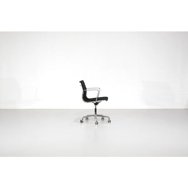 EA 117 Office Chair by Charles Ray Eames for ICF, USA, 1969 For Sale - Image 3 of 18