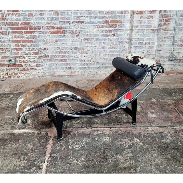 Mid-Century Modern Cassina Lc4 Le Corbusier Chaise Lounge Chair W/ Cow Hyde Leather For Sale - Image 3 of 9