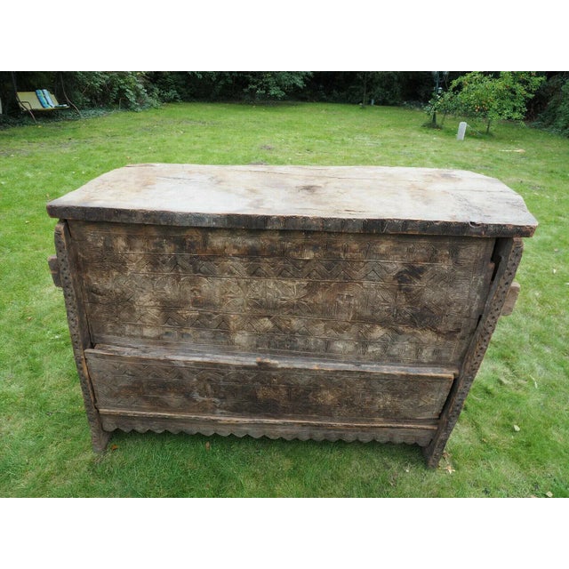 Antique Orient Cedar Wood Treasure Dowry Chest from Nuristan Afghanistan, 19th Century For Sale - Image 9 of 12