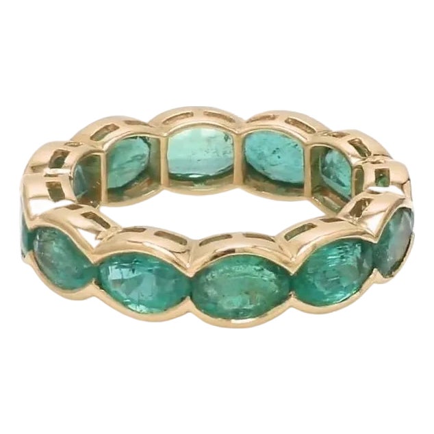 Natural 5.28 cts Zambian emerald band ring in 18k gold For Sale