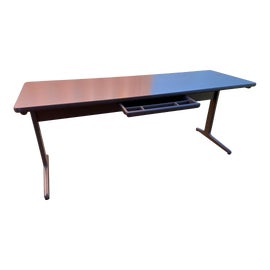 Example of Herman Miller Desks