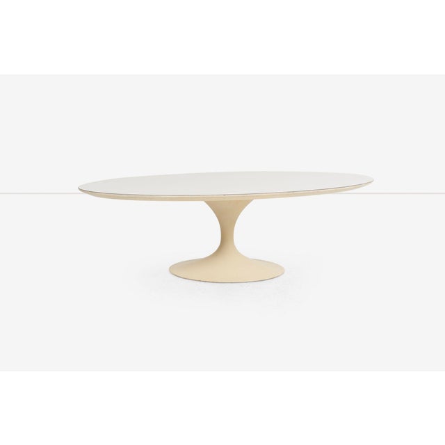 Mid-Century Modern Vintage Eero Saarinen for Knoll International White Oval Tulip Cocktail Table Laminate Top Cast Iron Base 1957 For Sale - Image 3 of 9