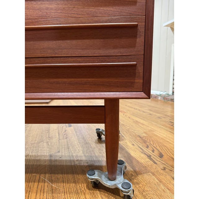 Randers Møbelfabrik 1960s h.p. Hansen’s Mobelindustri Danish Mid Century Modern Teak Credenza / Sideboard / Buffet or Tv Stand For Sale - Image 4 of 12