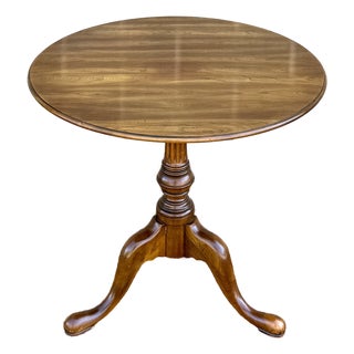 1970s Statton Oxford Cherry Traditional Queen Anne Style Tilt-Top Side or Accent Table For Sale