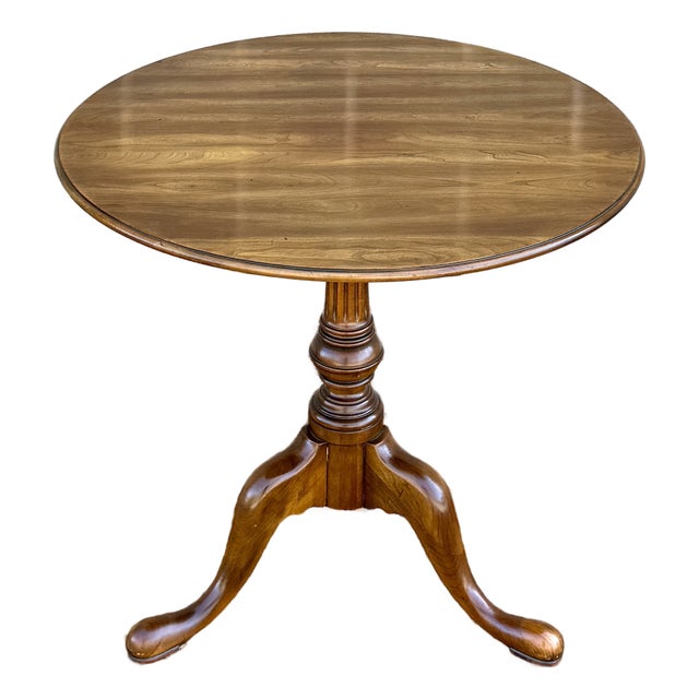 1970s Statton Oxford Cherry Traditional Queen Anne Style Tilt-Top Side or Accent Table For Sale