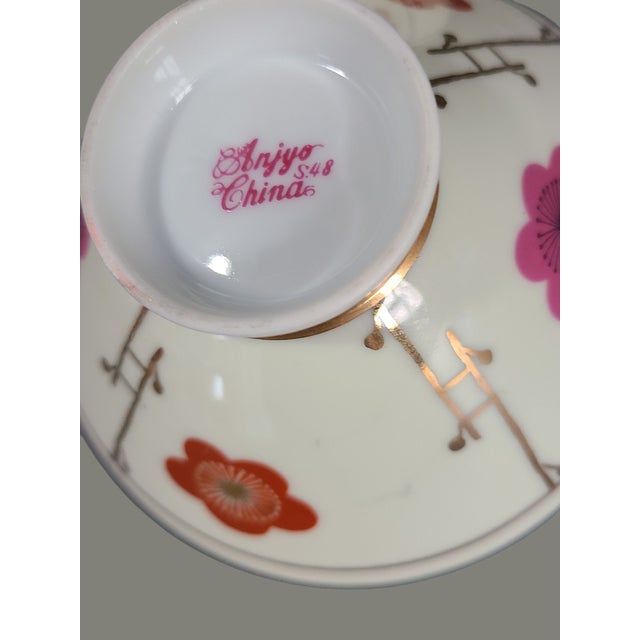 Mid-Century Modern Vintage Pair of Asian Japanese Anjyo Painted Floral Rice Bowls For Sale - Image 4 of 5