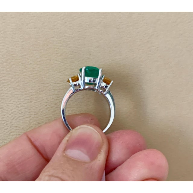 Early 20th Century 3 Carat Oval Cut Colombian Emerald and Yellow Sapphire 18 Karat Gold Ring For Sale - Image 5 of 18
