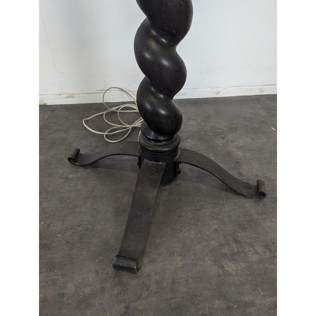 Louis XIII Style Twisted Column Floor Lamp, in Very Good conditions.