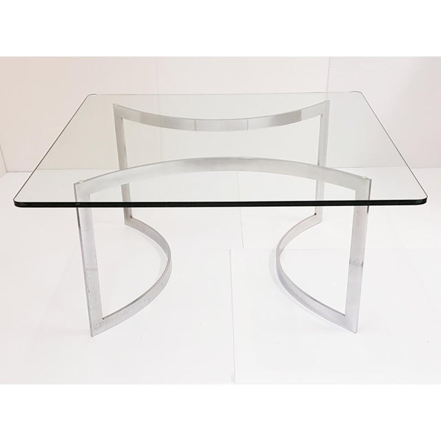 Square coffee table, 1970s, by Henry Neuman, Pace Collection vintage, in glass and chrome-plated steel. Fair condition....