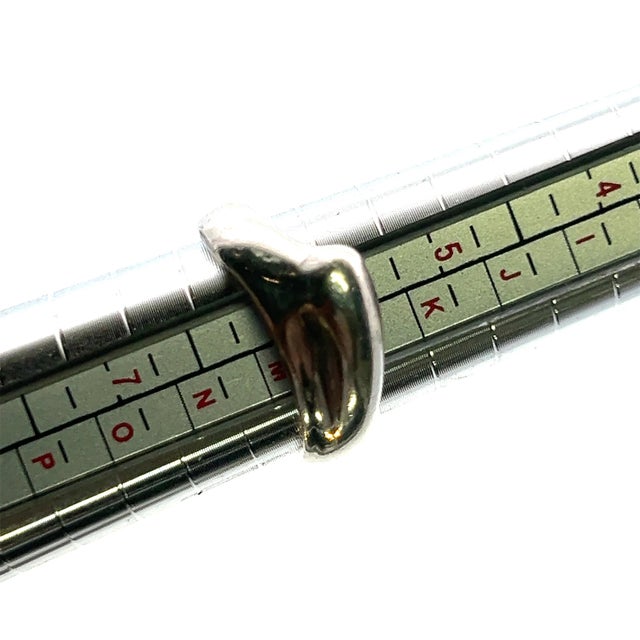 Metal 1990s Tiffany & Co Estate Wave Ring By Elsa Peretti Size 6 Sterling Silver, Size 6 For Sale - Image 7 of 8