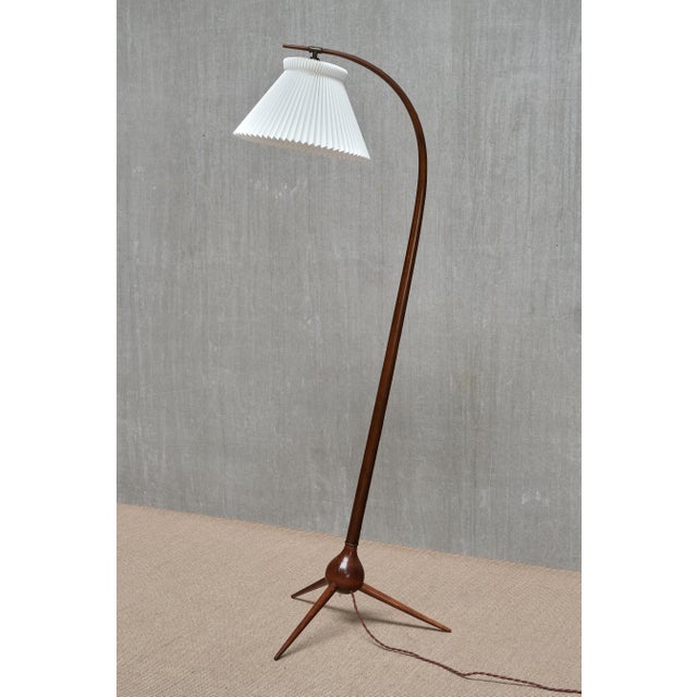 Wood Bridge Floor Lamp by Severin Hansen for Haslev Møbelsnedkeri, Denmark, 1950s For Sale - Image 7 of 13