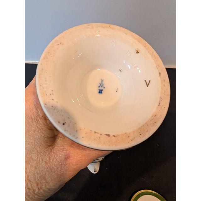 Meissen Swan-Handled Coffee or Chocolate Pot – Green Ivy Pattern, Late 19th Century For Sale - Image 9 of 12