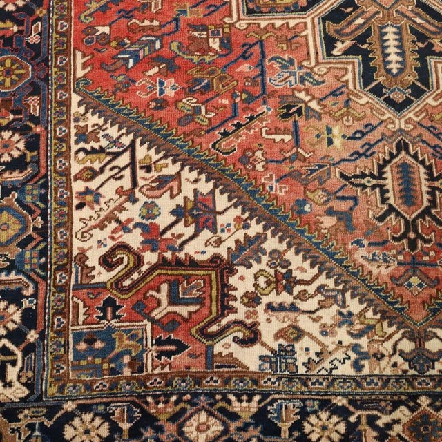 Middle Eastern Heriz Rug in Wool For Sale - Image 5 of 8