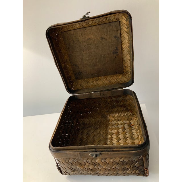 Vintage Late 20th Century Chinoiserie Woven Rattan and Bamboo Brass Latch Box For Sale In New York - Image 6 of 7