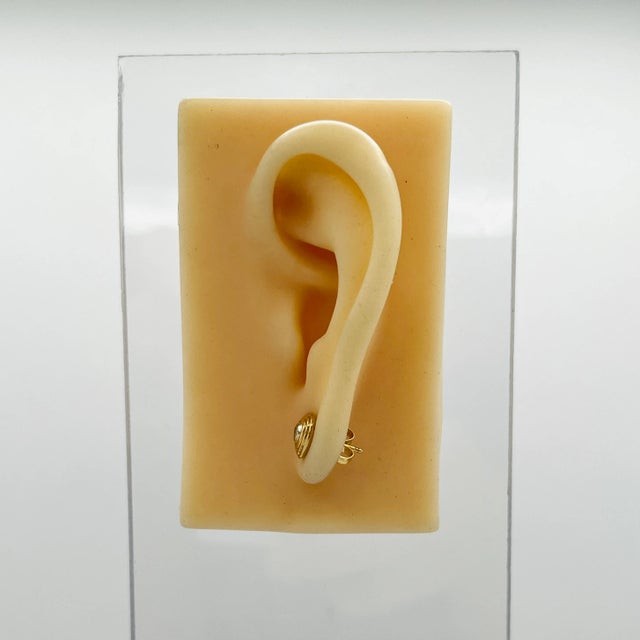 Modern Yellow Diamond Heart Stud Earrings Double Bezel With Ridges in 18k Yellow Gold, A Pair For Sale - Image 3 of 6