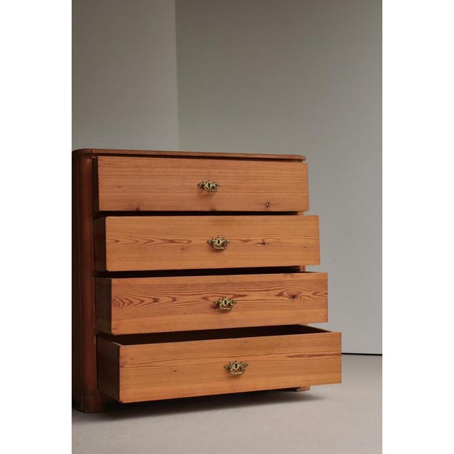 Early 20th Century Swedish Chest of Drawers in Pinewood & Brass For Sale - Image 6 of 18