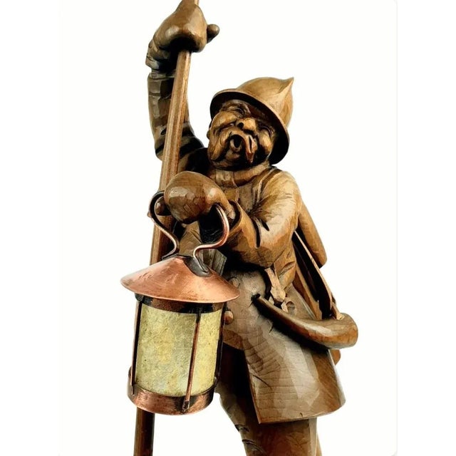 A beautiful handicraft of a night watchman. Nicely detailed. Linden wood. Made in Brienz Switzerland