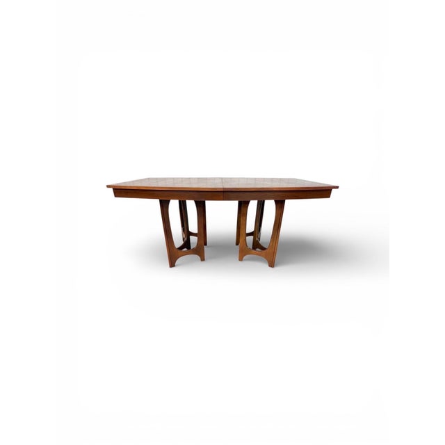 Young Manufacturing Mid-Century Modern Young Manufacturing Walnut Dining Table For Sale - Image 4 of 10