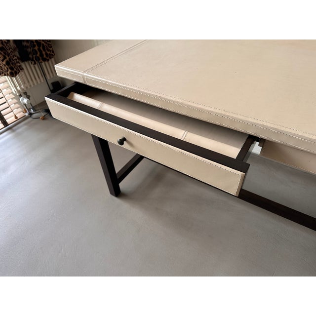 2000 - 2009 Ernest Desk in Taupe Leather by Romeo Sozzi for Promemoria, 2000s For Sale - Image 5 of 14