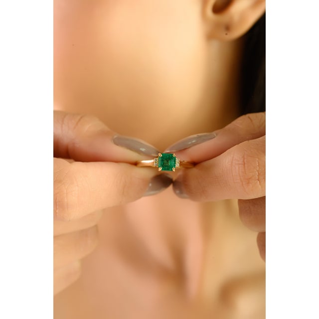 Certified 1Ct Square Cut Natural Emerald & Diamond Solitaire Ring Size 7 in 14k Gold For Sale - Image 4 of 14