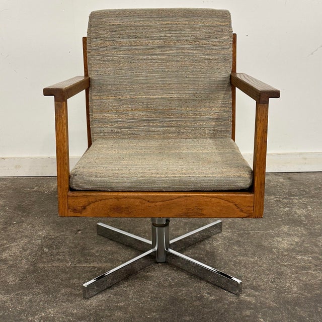 This is a rare 1971 Arden Riddle studio made office chair. The frame of the chair is made from oak, which is rarely used...