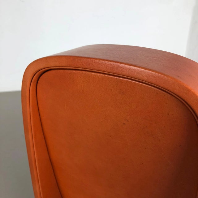 Modernist German Leather Table Mirror attributed to Vereinigte Werkstätten, 1960s For Sale - Image 14 of 18