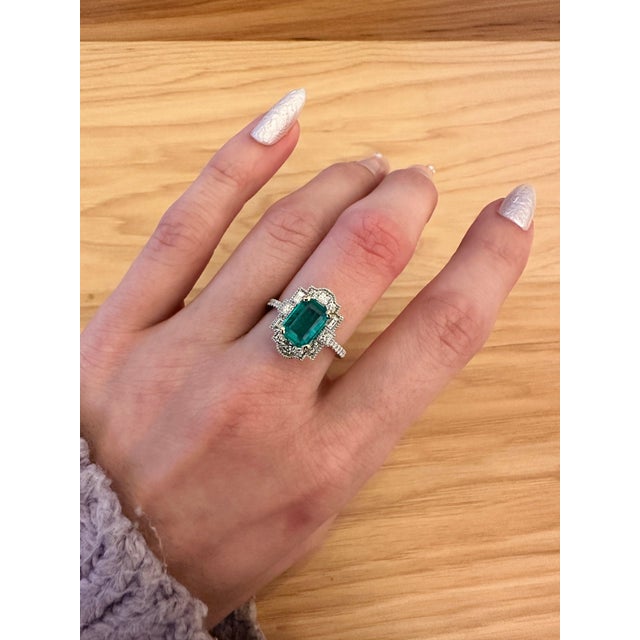 This beautiful ring features a 1.84 carat Colombian Emerald gemstone with milgrain details and natural earth mined...