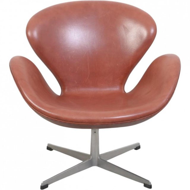 Vintage Swan Chair in Red Patinated Leather by Arne Jacobsen, 1960s For Sale - Image 13 of 13