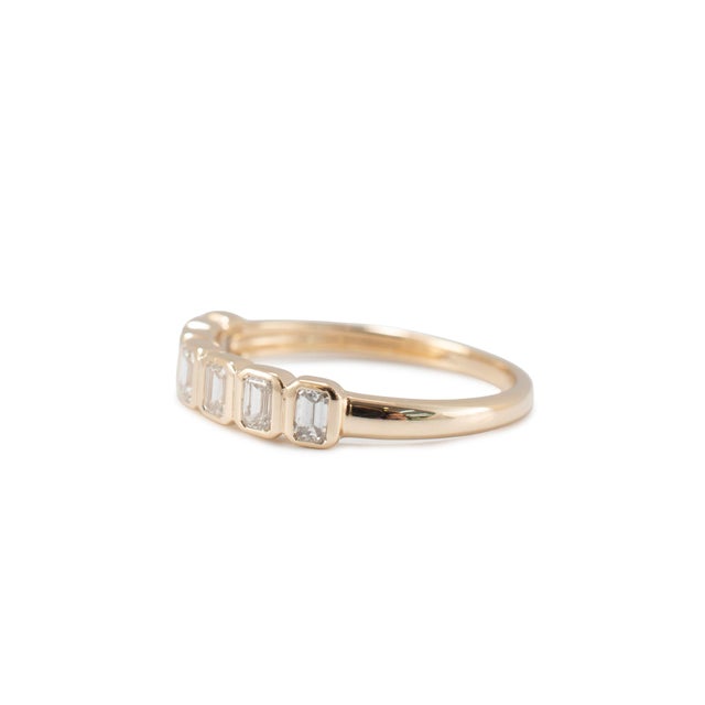 14k Yellow Gold 0.77ctw Emerald Cut Diamond Bezel Set Wedding Band Ring, Size 8 For Sale - Image 4 of 9