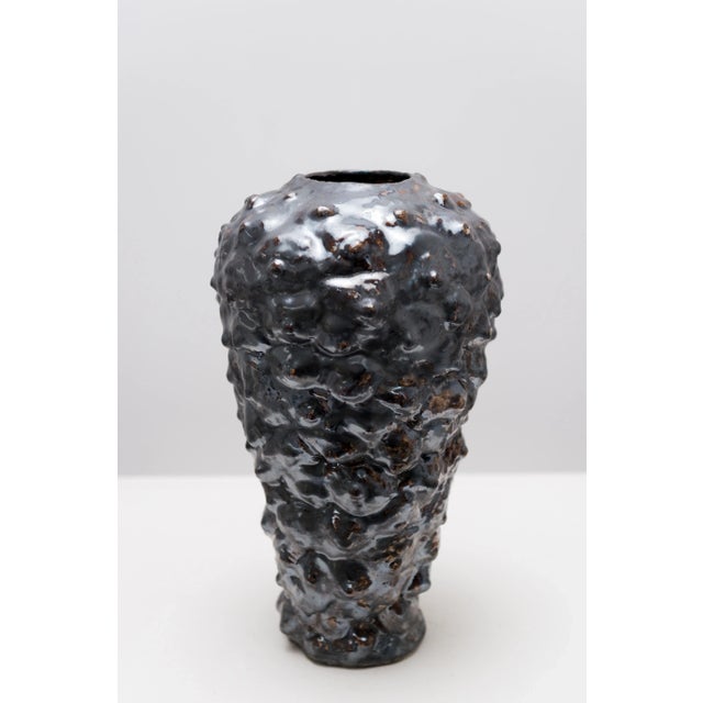 Dark Nipplevase by Natasja Alers, 2020 Dimensions: 32 x 20 cm Material: ceramics, glaze. Visual artist