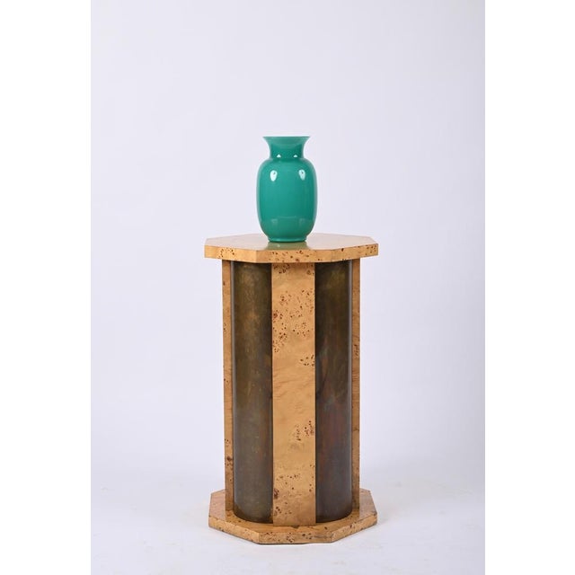 Mid-Century Modern Octagonal Pedestal in Burl Wood and Brass by Tommaso Barbi, Italy, 1970s For Sale - Image 3 of 18