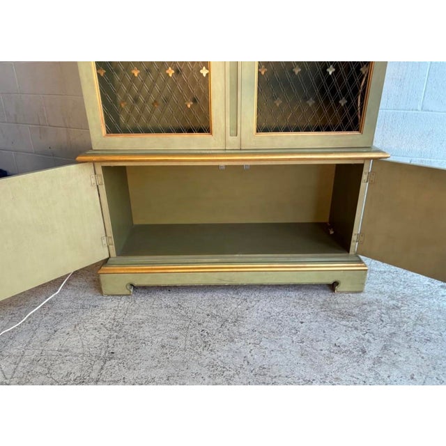Mid 20th Century Rare John Widdicomb French Regency Style Bonnet Top Display Cabinet, Circa 1960s For Sale - Image 5 of 10