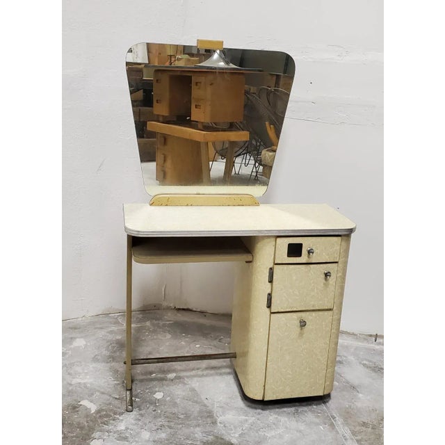 Mid-Century Modern 1950s Free Standing Beauty Salon Styling Station With Mirror Vanity Hair Salon Rockabilly For Sale - Image 3 of 13