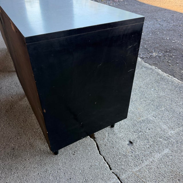 Mid-Century Modern American of Martinsville (Silhouette) Pair of Chest Drawers For Sale - Image 3 of 12