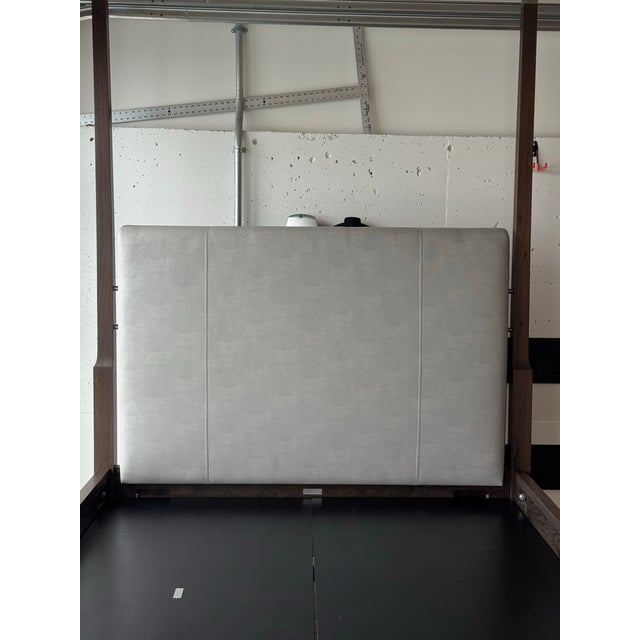 Contemporary Holly Hunt Queen Sorraia Bed With Leather Headboard For Sale - Image 3 of 15