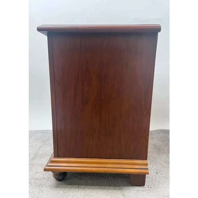 Traditional American Broyhill Cherry Wood 2 Drawers Nightstand, a Pair For Sale In New York - Image 6 of 12