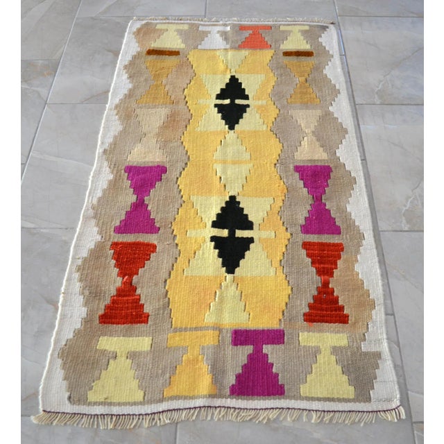 Hollywood Regency 1990s Turkish Rug Hand-Woven Mini Kilim Rug - 2' X 3'9" For Sale - Image 3 of 10