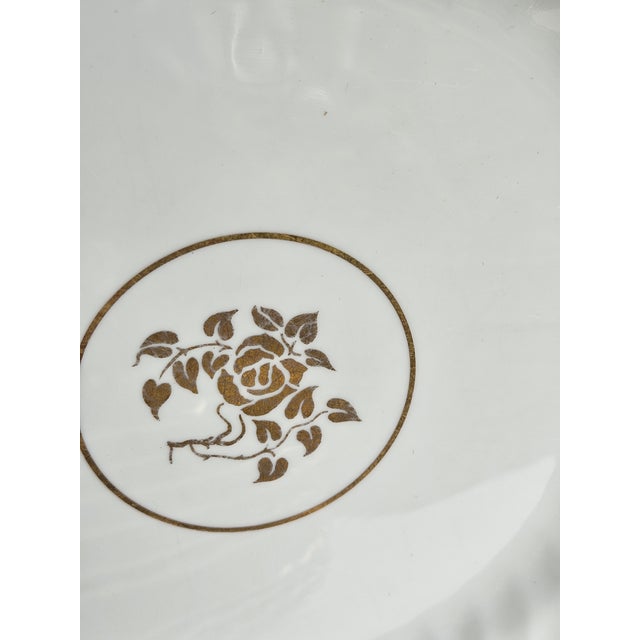 English Elegant Set of Antique Mintons Porcelain Dinner Plates With 22k Gold Fluted Edge - Set of 10 For Sale - Image 3 of 5