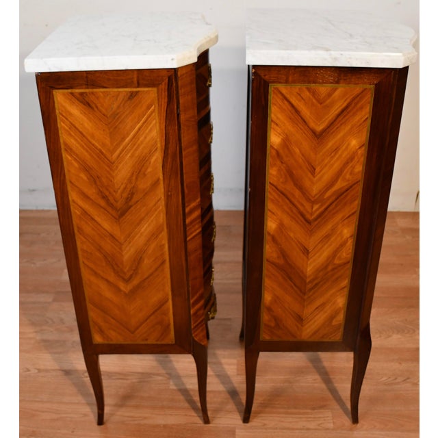 1900s Pair Antique French Louis XV Walnut & Satinwood Marble Top Lingerie Stands For Sale - Image 13 of 18