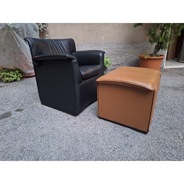Set of Armchair with Pouf Lauriana Model in Black Leather by Tobia Scarpa Caramel for B&B, 1970s For Sale - Image 3 of 14