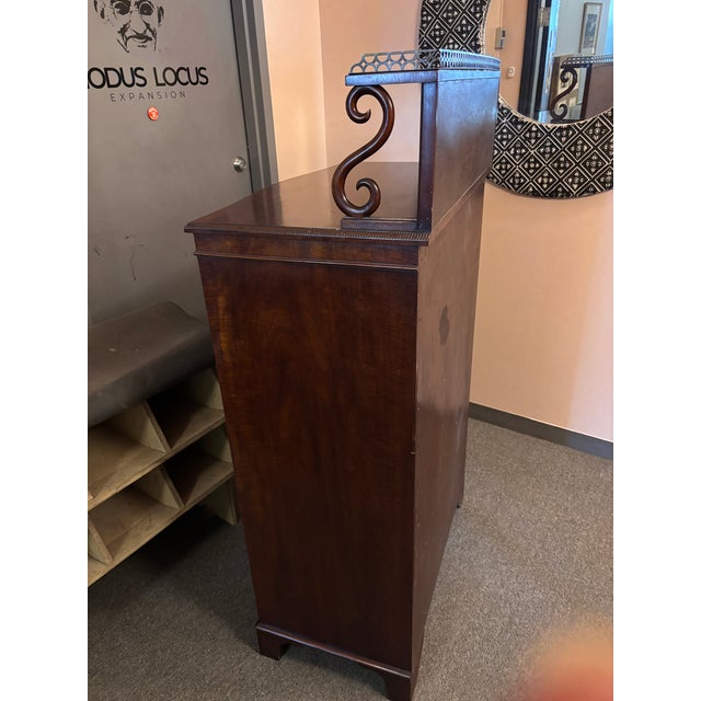 Early 20th Century Vintage Mahogany Georgian Style Mirrored Chest of Drawers For Sale - Image 5 of 7