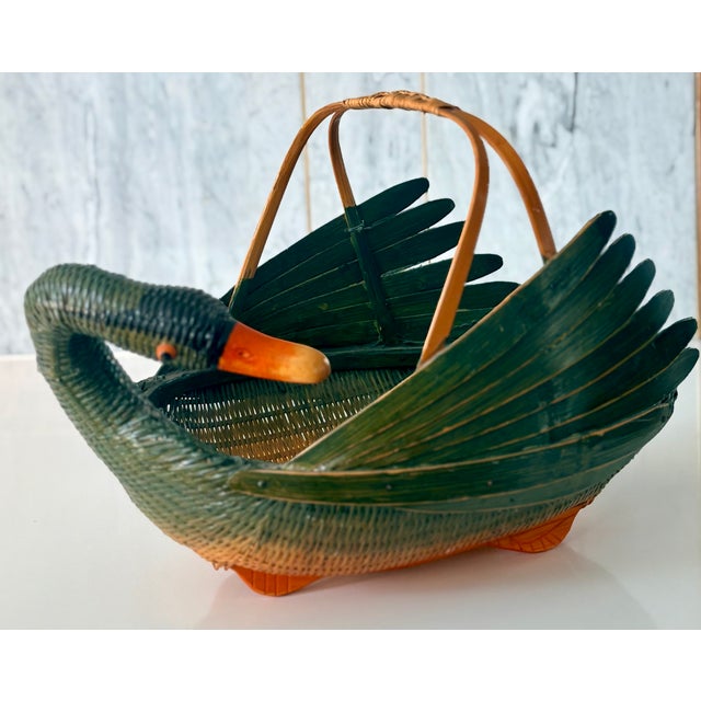 Vintage Chinese Green Folk Art Swan Hand-Woven Wicker Basket With Bamboo Handle For Sale - Image 12 of 13
