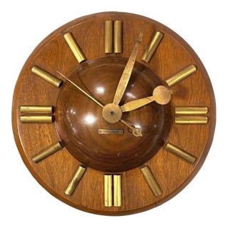 Early Mid-Century "Plaza" E931-003 Wall Clock in Walnut by Seth Thomas For Sale