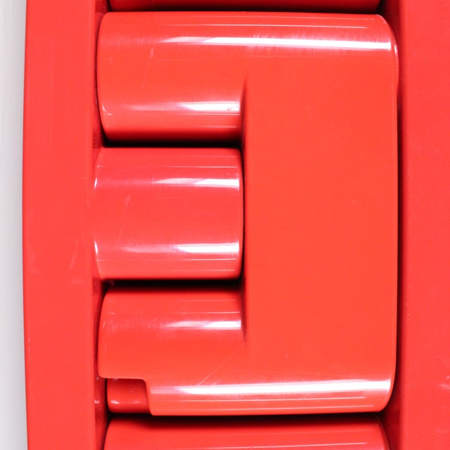 Vintage Red Plastic Rack, 1980s, in Good conditions. Designed 1980 to 1989
