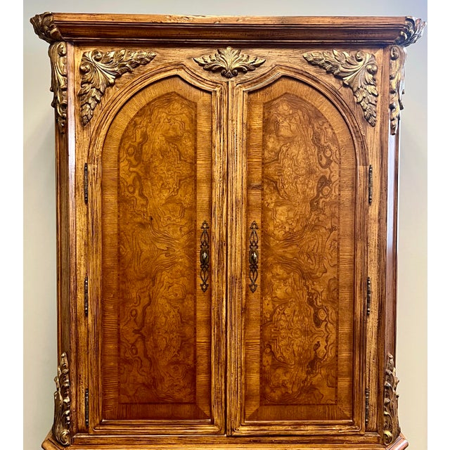 Jeffco Carved Georgian Style Liquor / Bar Cabinet For Sale - Image 4 of 12