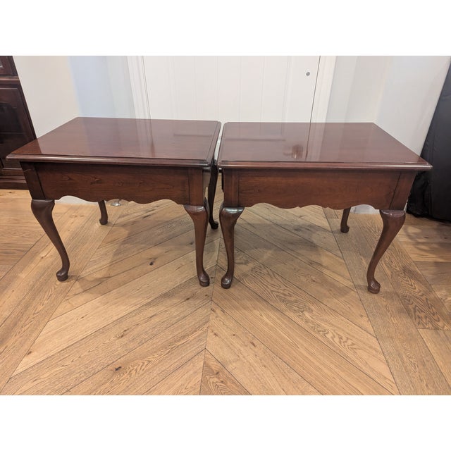 Wood 1980s Thomasville Collectors Cherry Traditional Queen Anne Side Tables (Pair) Aka Winston Court For Sale - Image 7 of 10